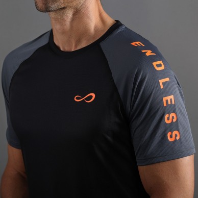 Endless Feisty Iconic T-shirt zwart oranje