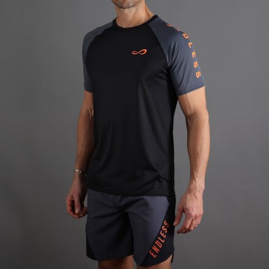Endless Feisty Iconic T-shirt zwart oranje
