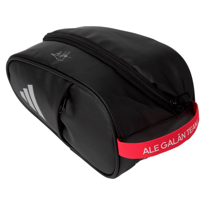 Adidas Toilettas 3.4 zwart rood 2025 Adidas Toilettas 3.4 zwart rood 2025